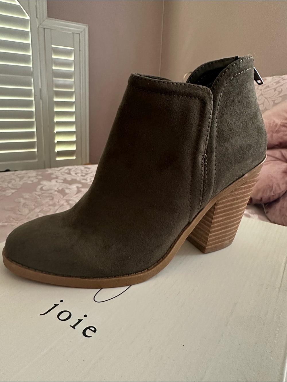 New Joie Olive Green Suede Ankle Booties with Stacked Heel (New Size 7)